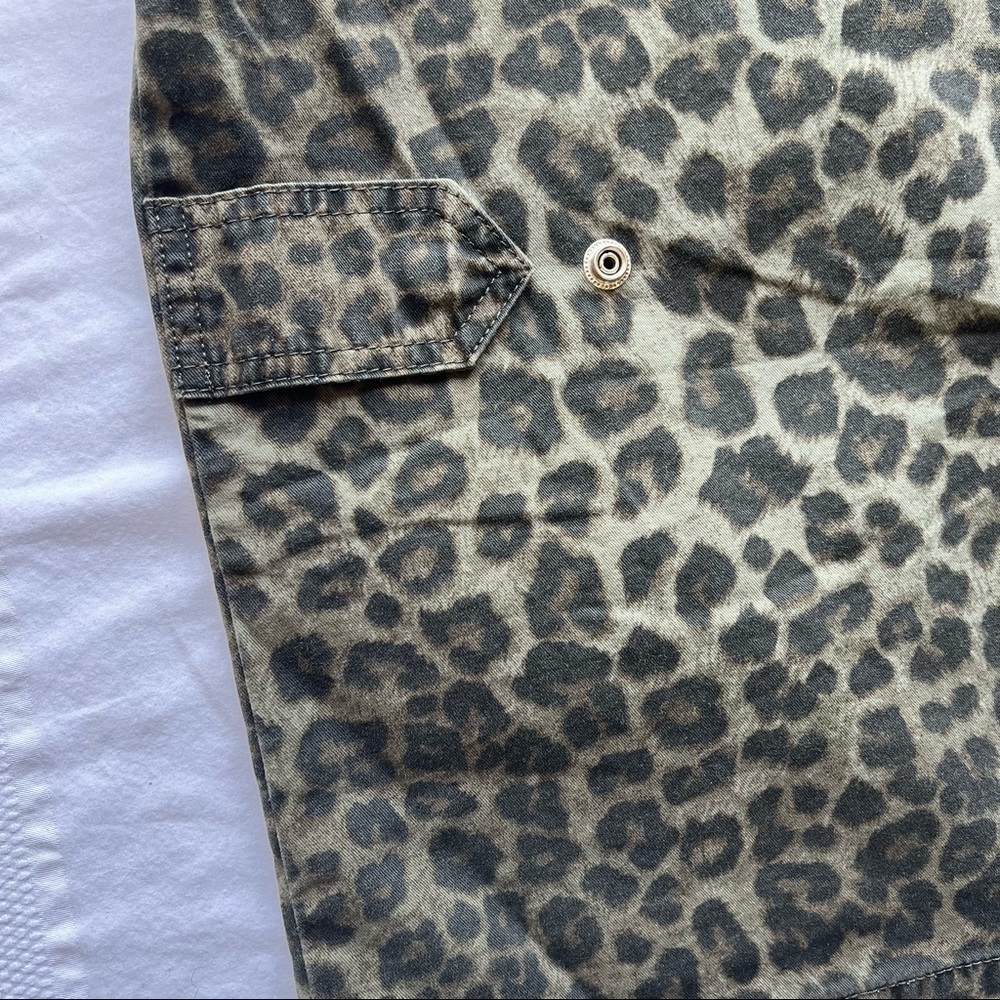 Good American The Camo Schacket Jacket in Sage Leopard ButtonUp Size Small - Picture 12 of 13
